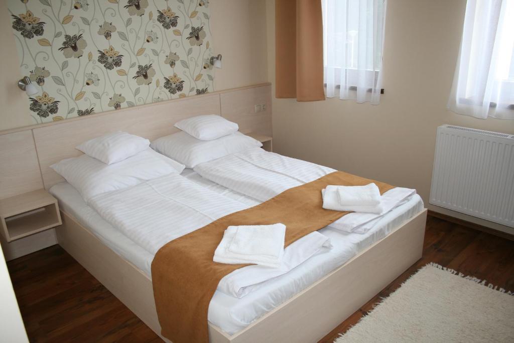 シオーフォク Piroska Csarda Es Panzio Bed & Breakfast エクステリア 写真